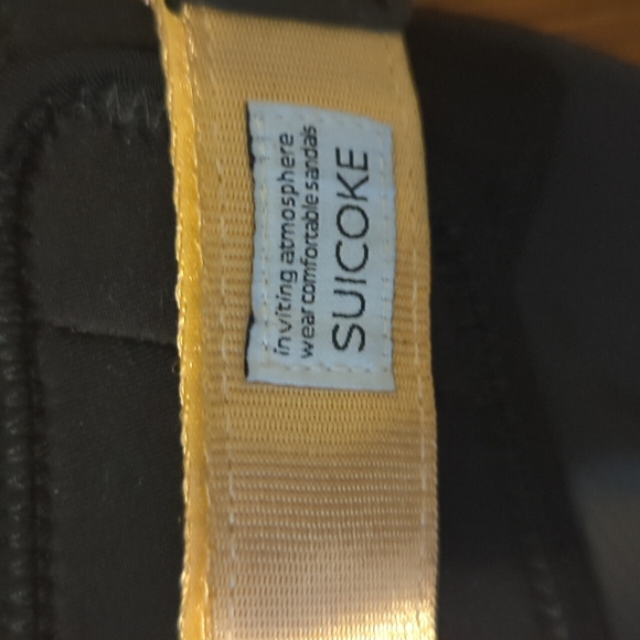 Suicoke Padri (men\'s size 7) - ?Black & Gold?